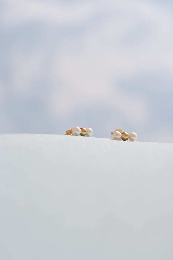 JUKSEREI POETRY EAR STUDS Letzte 3 Tage