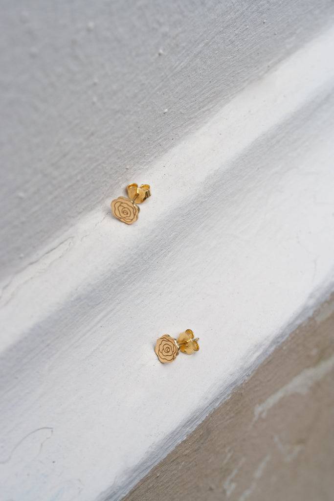 JUKSEREI ROSE EAR STUDS Letzte 2 Tage