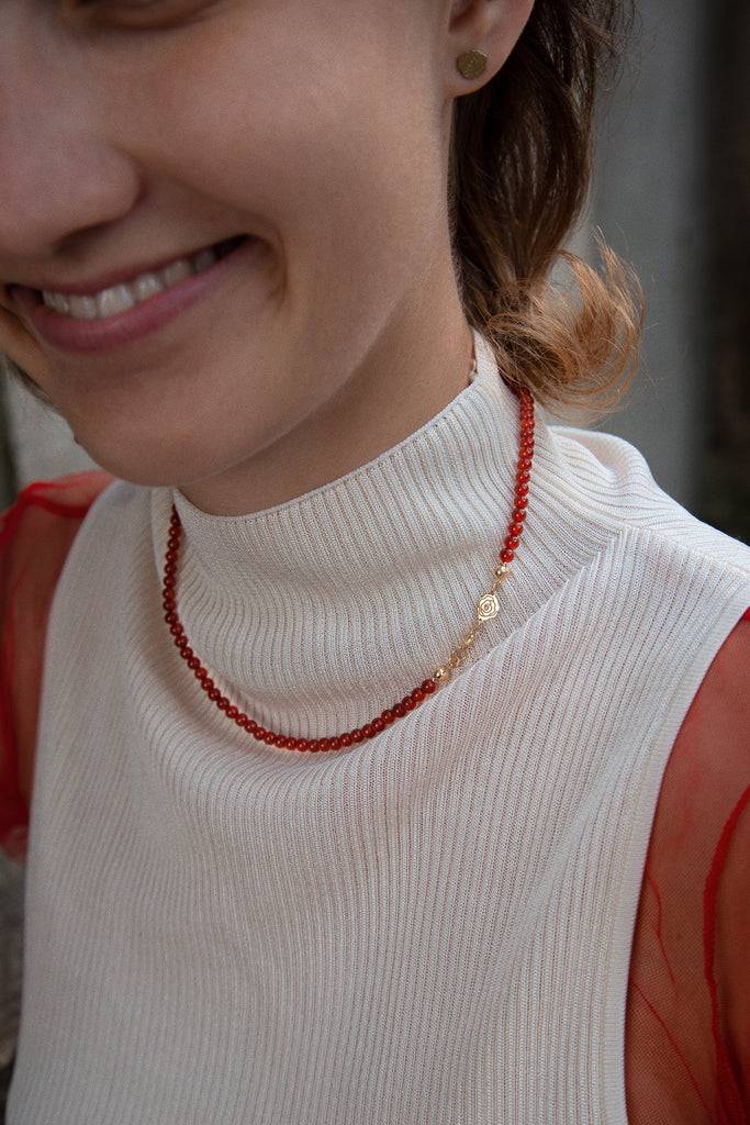 JUKSEREI ROSE CARNELIAN NECKLACE Nur für heute