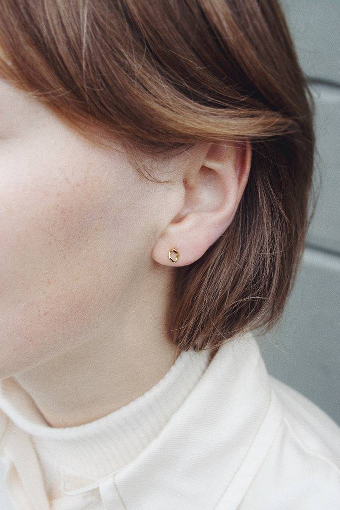 JUKSEREI CLEO EAR STUD · GOLD · B-STOCK Begrenzt auf 3 Tage