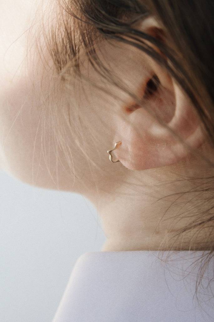 JUKSEREI PINA EAR STUD · GOLD · B-STOCK zollfrei