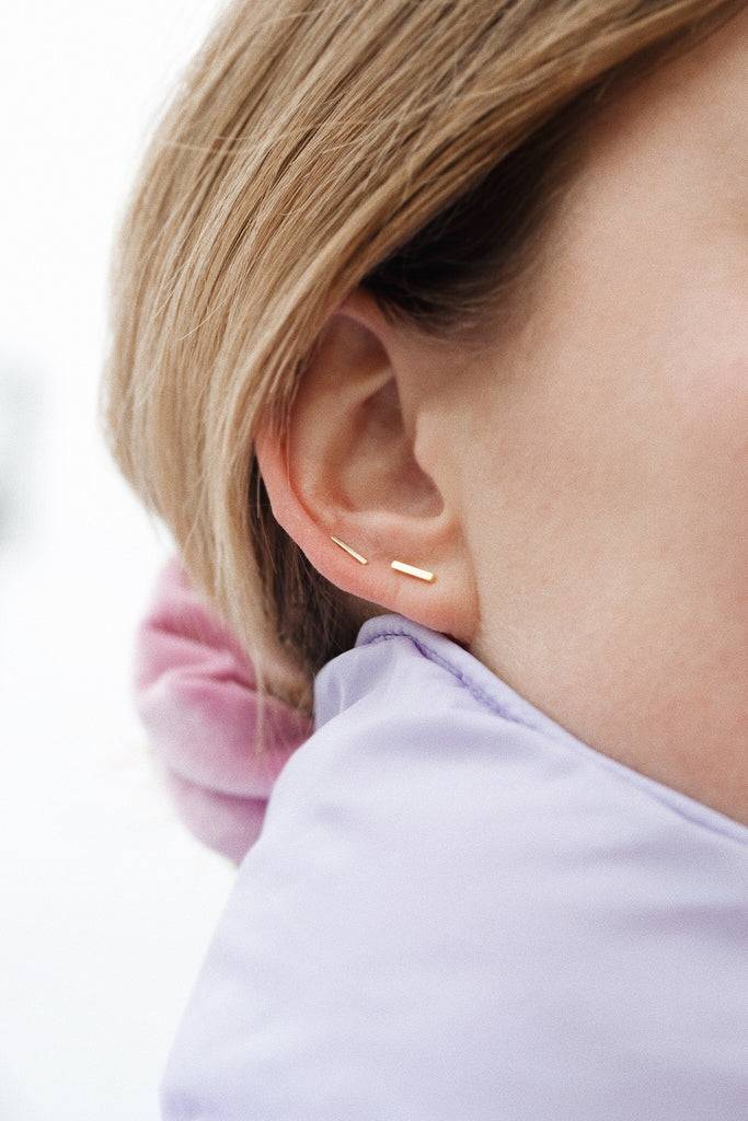 JUKSEREI LINIE EAR STUDS im Angebot