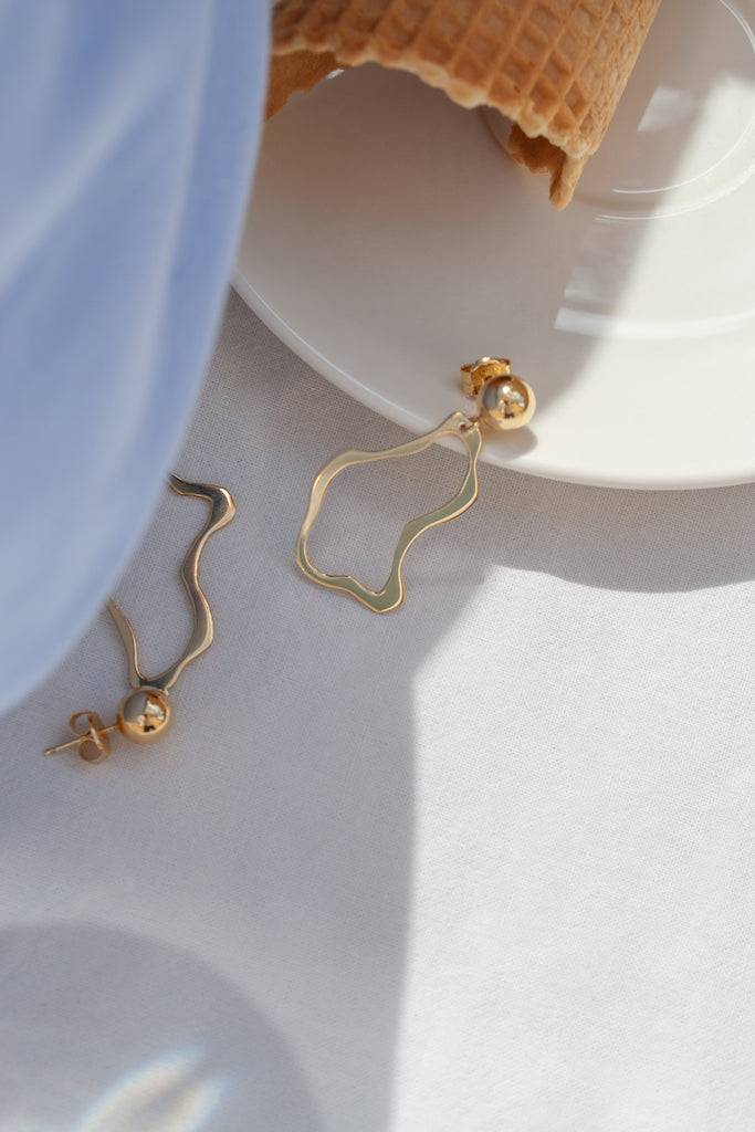 JUKSEREI MOULES EARRINGS Vierteljährliche Förderung