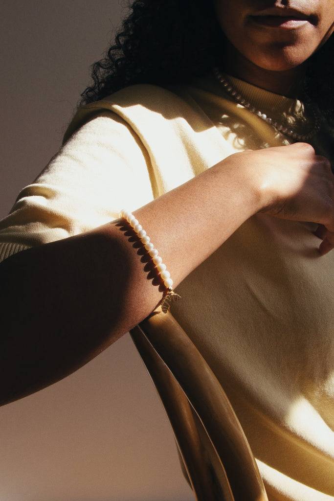 JUKSEREI CROISSANT PEARL BRACELET Clearance-Verkauf