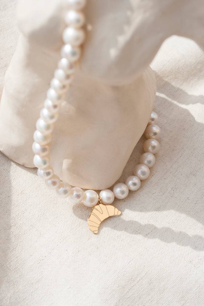 JUKSEREI CROISSANT PEARL NECKLACE Kostenloser Versand international