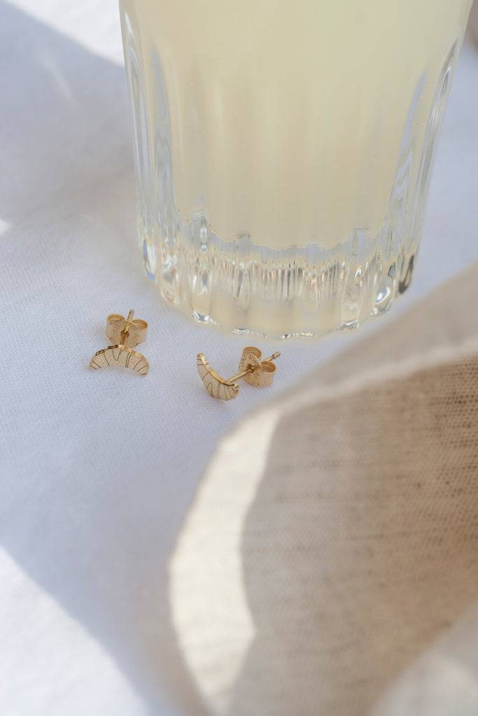 JUKSEREI CROISSANT EAR STUDS Fabrikladen