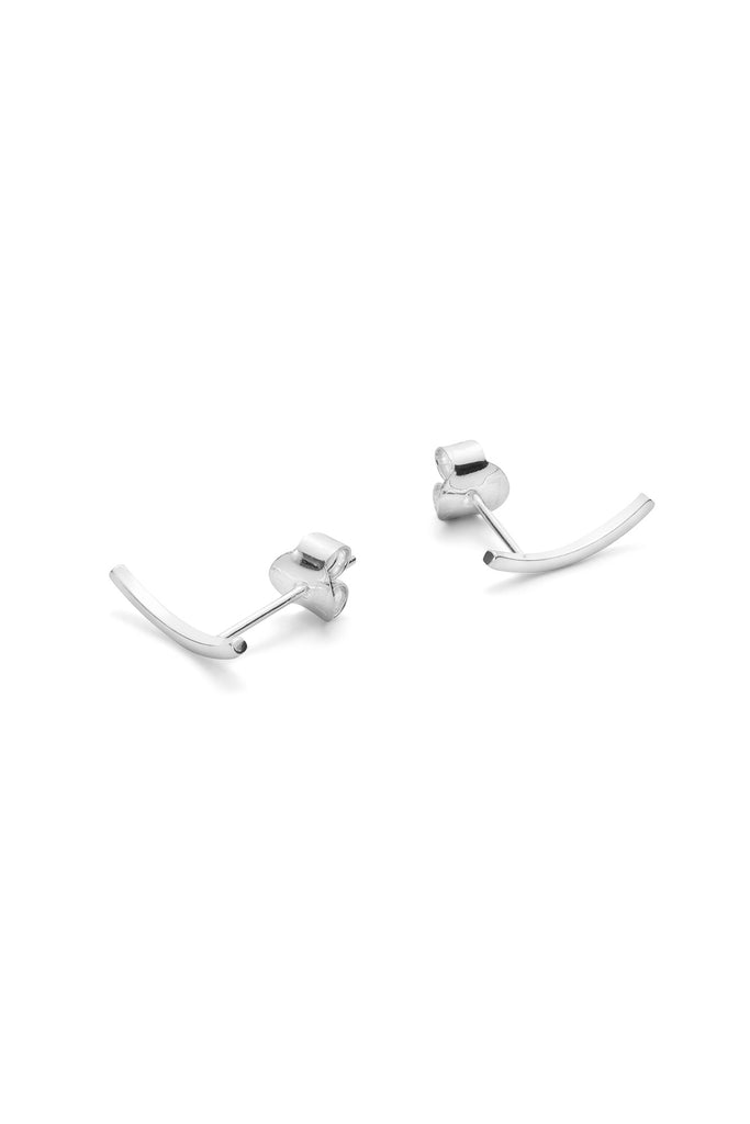 JUKSEREI CURVED EAR STUDS im Angebot