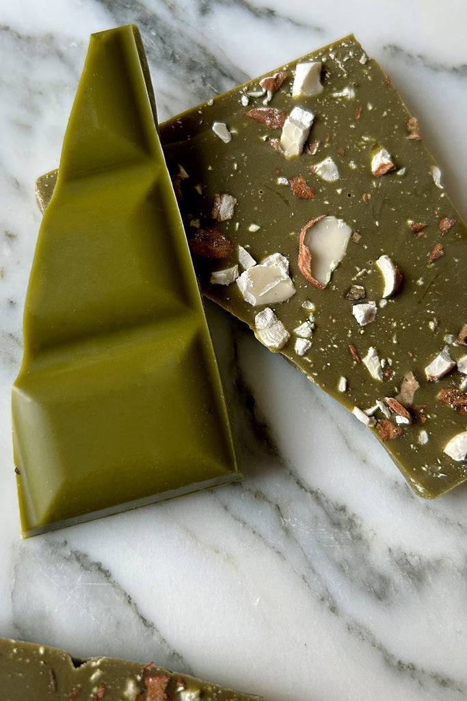 JUKSEREI HEALTH BAR · ORGANIC MATCHA CHOCOLATE ROASTED ALMONDS Exklusivangebot