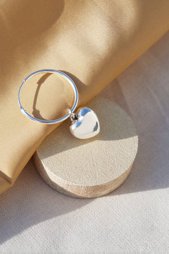 JUKSEREI AMORE CHARM EARRINGS Große Rabatte