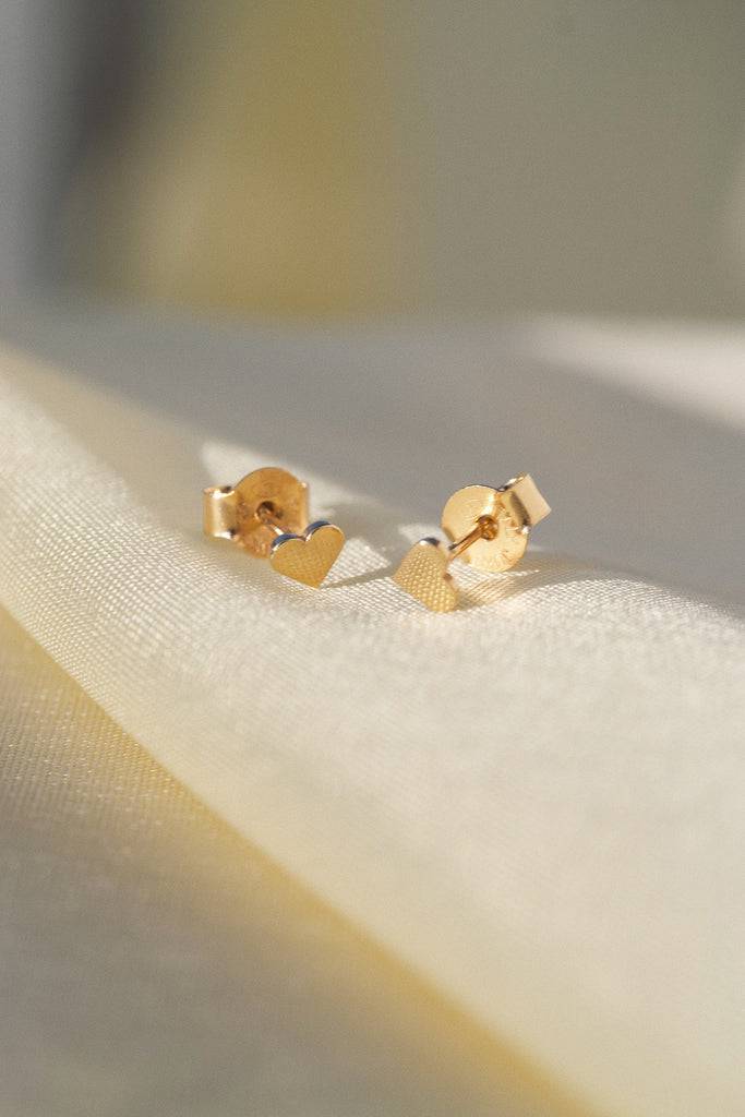 JUKSEREI AMORE EAR STUDS Neuheiten