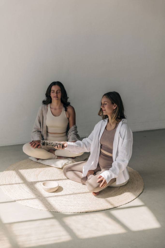 JUKSEREI KRUUT · SLOW MOTION SMUDGE STICK Riesige Ersparnisse