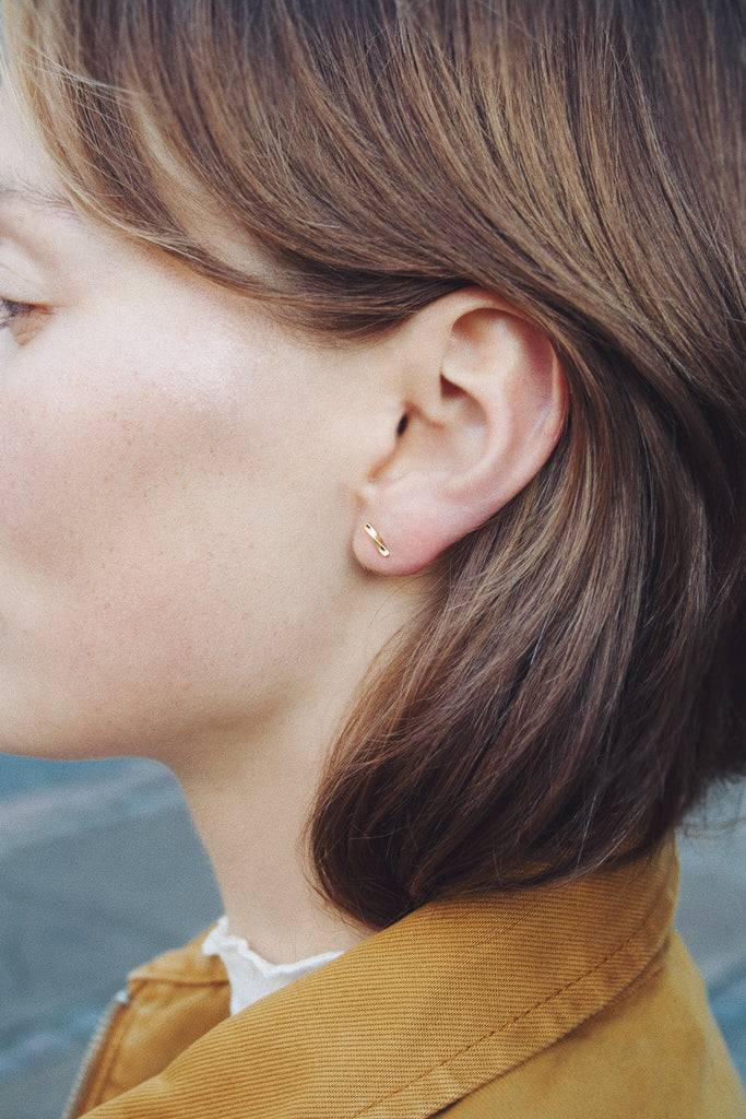 JUKSEREI EMBER EAR STUDS Kostenloser Versand