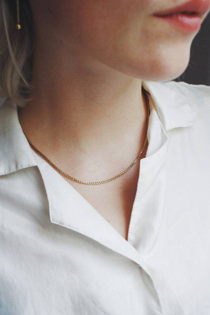 JUKSEREI BOX NECKLACE Top Angebot