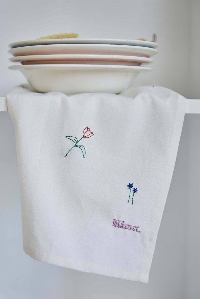 JUKSEREI BLÅMST · KITCHEN TOWEL FLOWER Letzter Tag