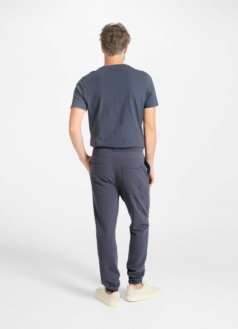 Juvia Regular Fit - Sweatpants Bis zu 50% Rabatt