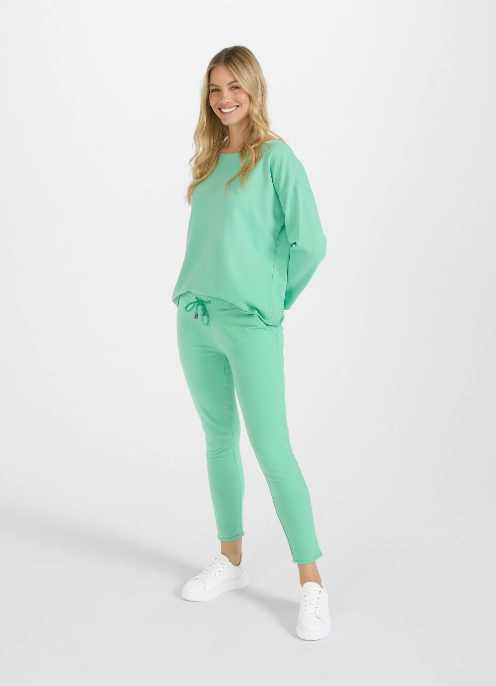 Juvia Slim Fit - Sweatpants Nur noch ein Tag übrig