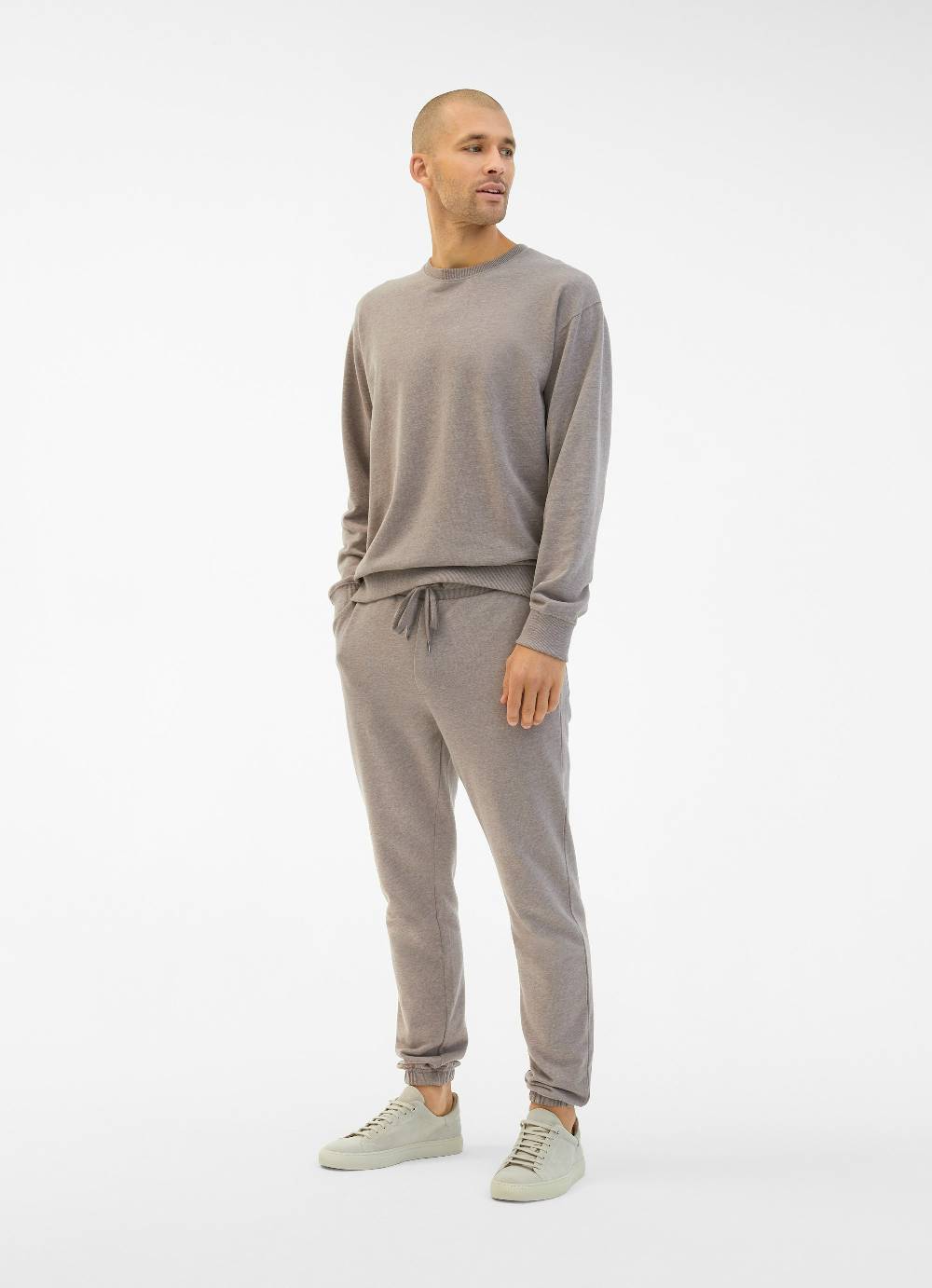 Juvia Regular Fit - Sweatpants Bis zu 50% Rabatt