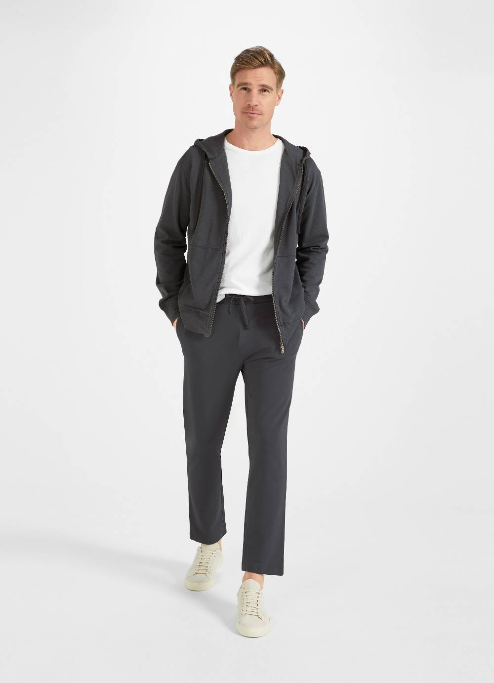 Juvia Regular Fit - Sweatpants Nur noch ein Tag übrig
