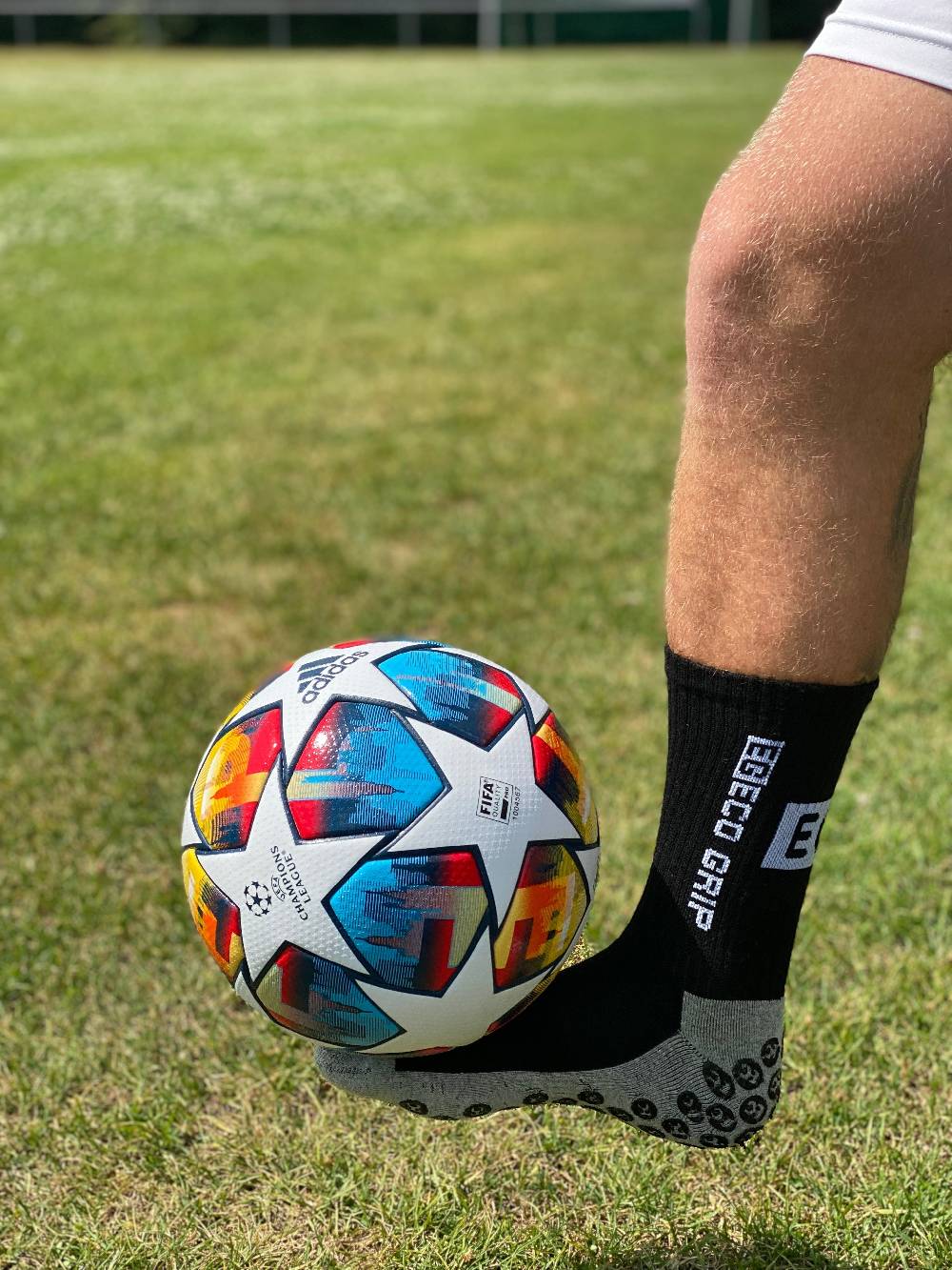 KB Socken Rutschfeste Fußballsocken mit gummierten Noppen 2 Paar Kostenloser Versand international
