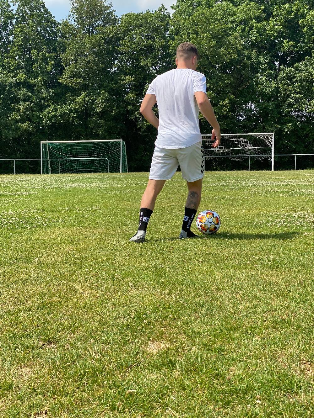 KB Socken Rutschfeste Fußballsocken mit gummierten Noppen 2 Paar Kostenloser Versand international