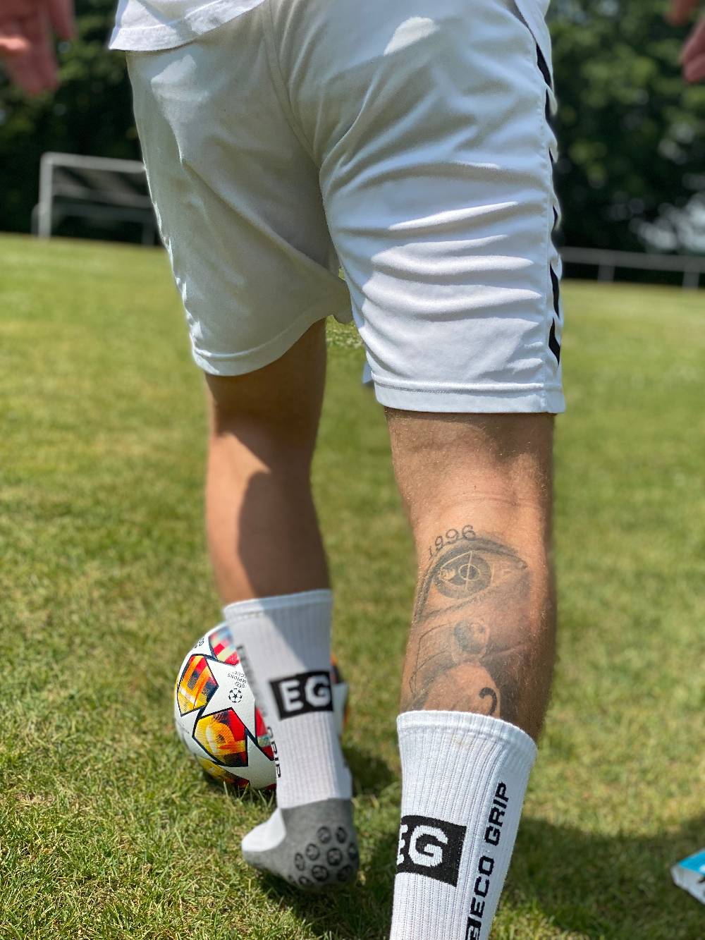 KB Socken Rutschfeste Fußballsocken mit gummierten Noppen 2 Paar Kostenloser Versand international