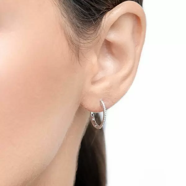 Leaf Jewelry Creole Circle S mit Diamanten, 15mm, 18 K Weißgold Räumungsverkauf