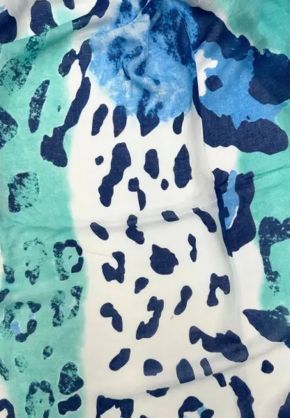 Leslii Schal Leo Look in Blau Türkis im Angebot