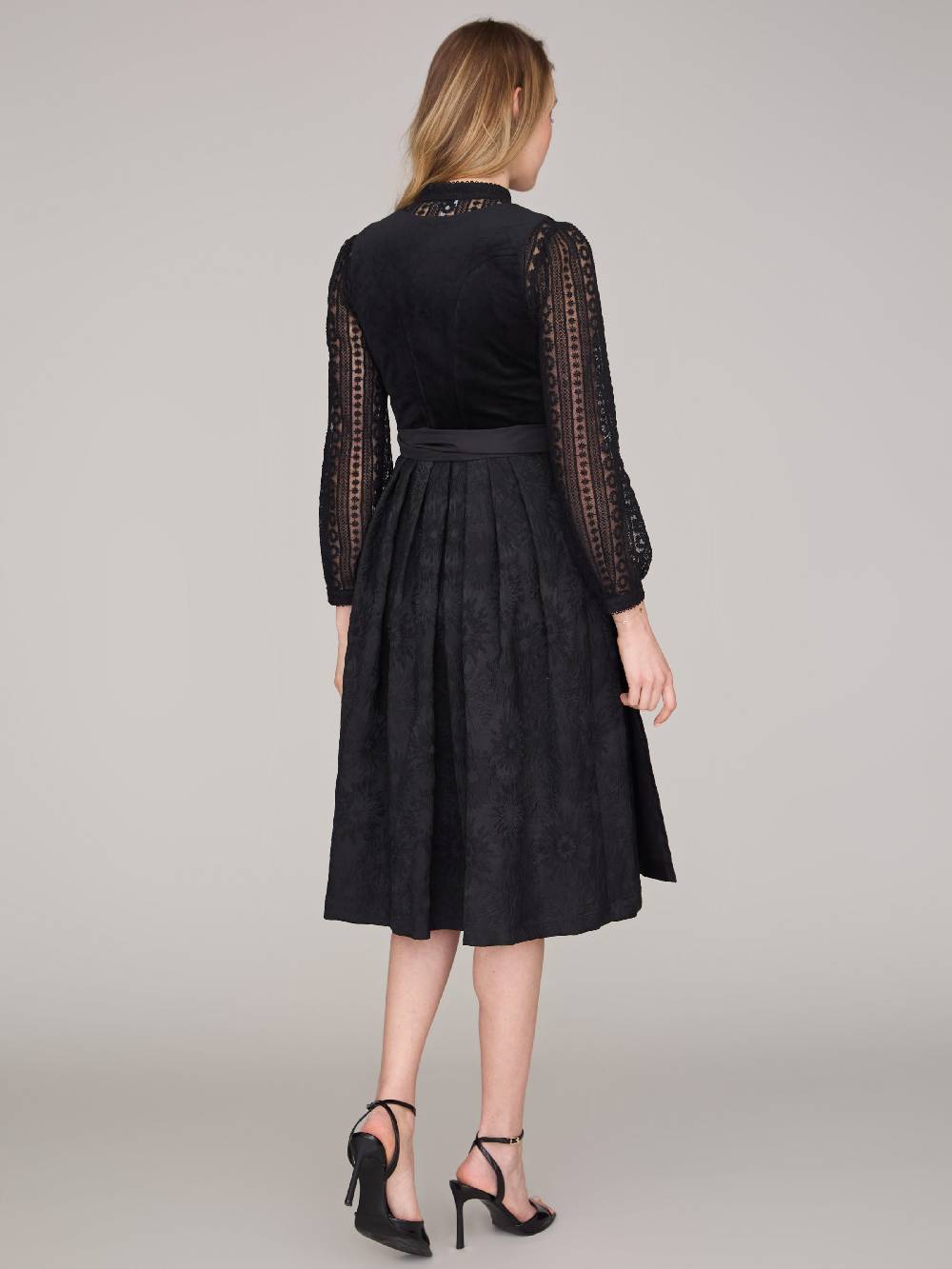 Limberry Schwarzes Dirndl mit Knöpfen - GEORGINA ANTIQUE BLACK Neuheiten
