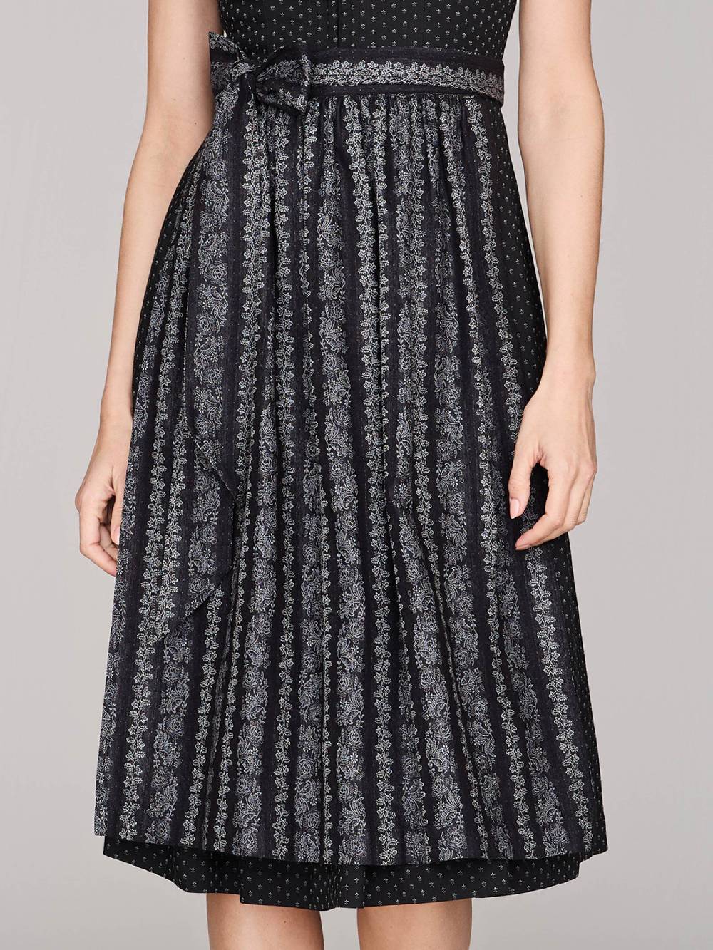 Limberry Schwarzes Dirndl mit Streublumen - VERA BLACK Bis zu 55% Rabatt