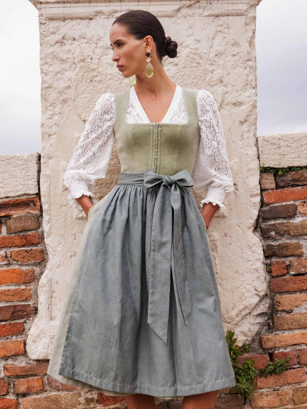 Limberry Salbeigrünes Dirndl mit Samt-Mieder - ROMEE DESERT SAGE Saisonschlussverkauf