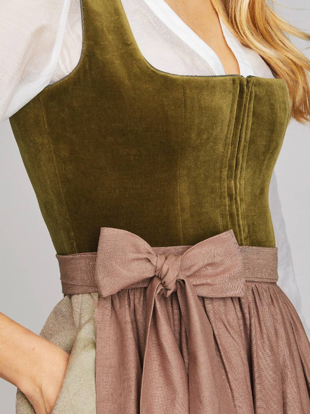 Limberry Olivgrünes Dirndl mit Samt-Mieder - DELILAH OLIVE Meist gekauft