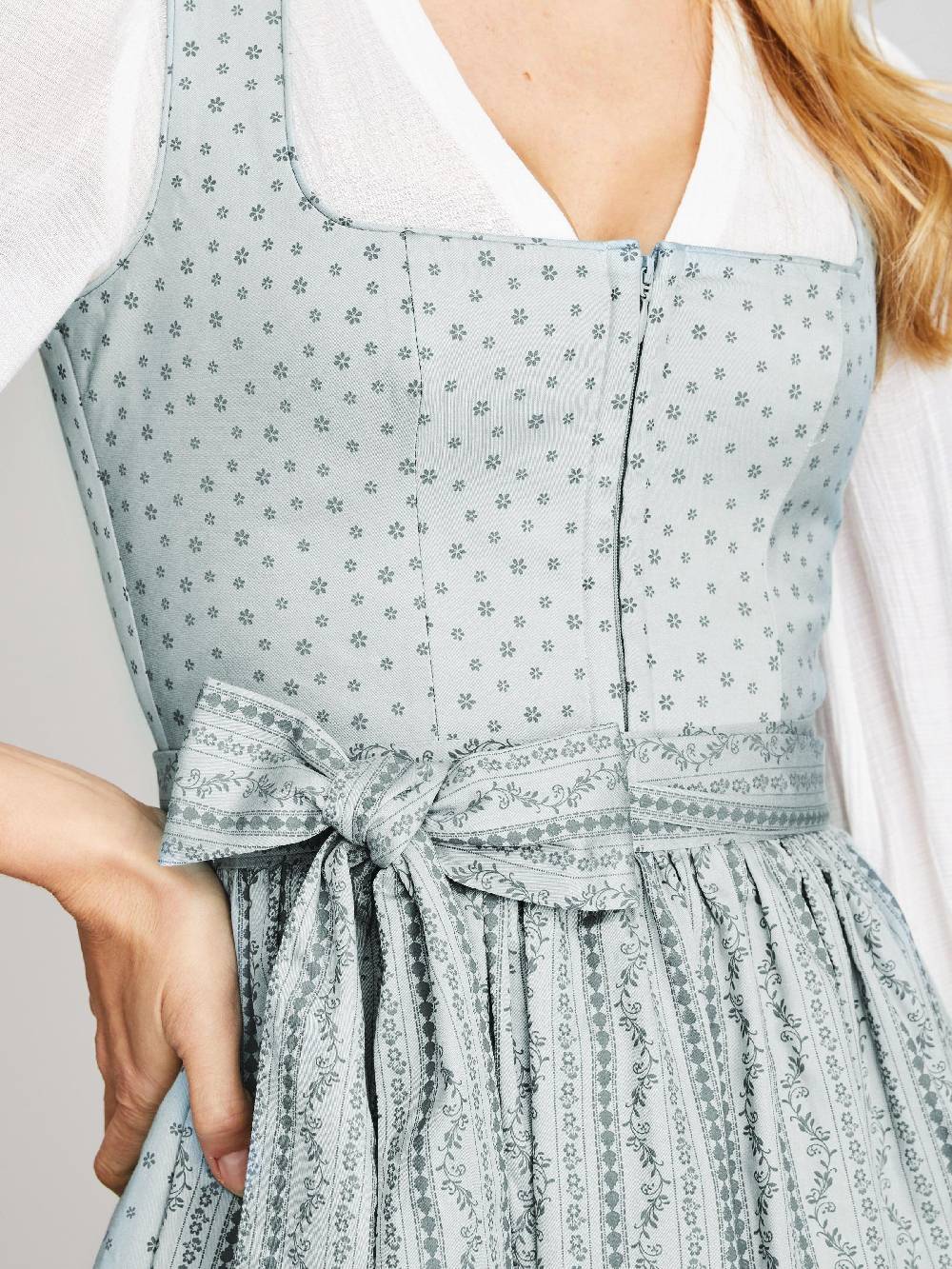 Limberry Hellblaues Waschdirndl mit Streublumen - OPHELIA SAGE GREEN Kostenloser Versand