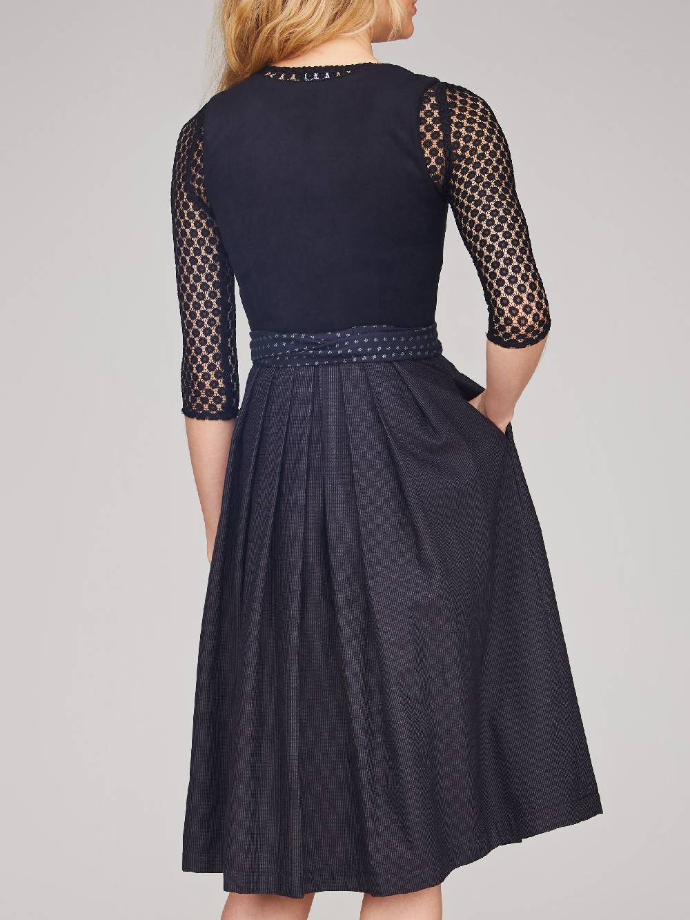 Limberry Schwarzes Dirndl mit Samt-Mieder - LAYLA BLACK Letzte 3 Tage