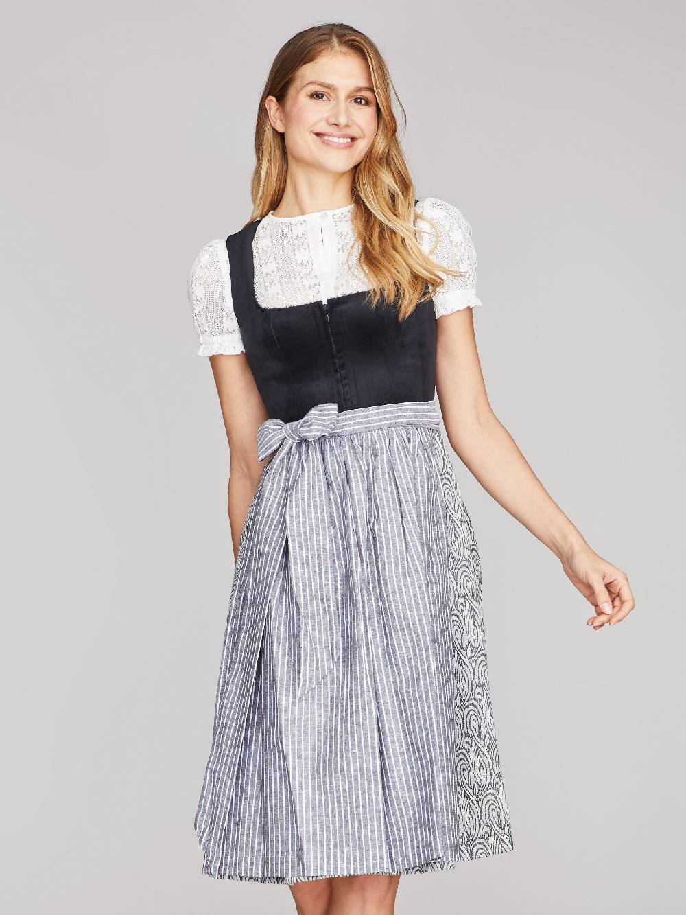 Limberry Schwarzes Dirndl mit Samt-Mieder - KIRA MONACO Letzter Tag