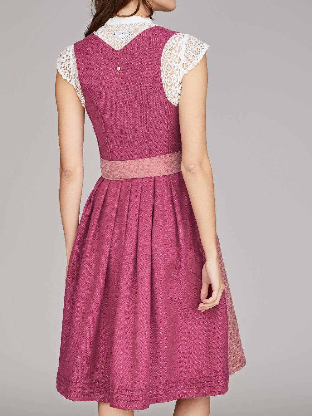 Limberry Beerenfarbenes Dirndl mit goldener Zierschnalle - PALOMA BEERE Exklusivangebot