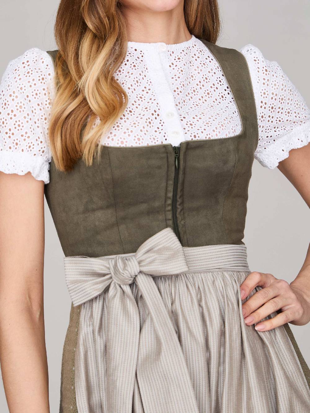 Limberry Moosgrünes Dirndl mit Velours-Mieder - ISOBEL MOSSY GREEN Outlet