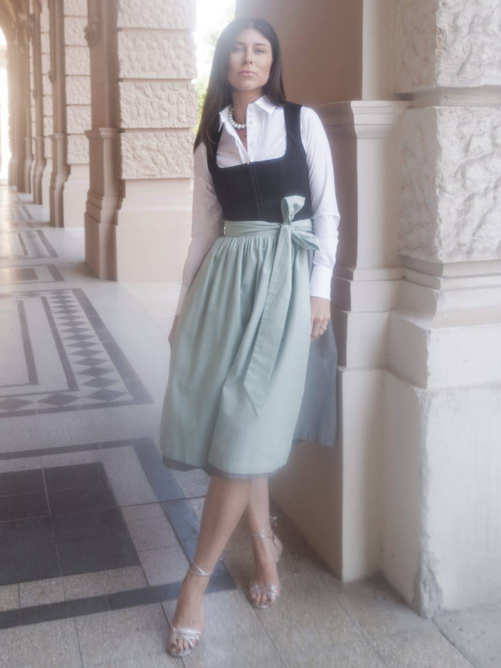 Limberry Schwarzes Dirndl mit Leinen-Mieder - VICKY HEILER X LIMBERRY Black Friday