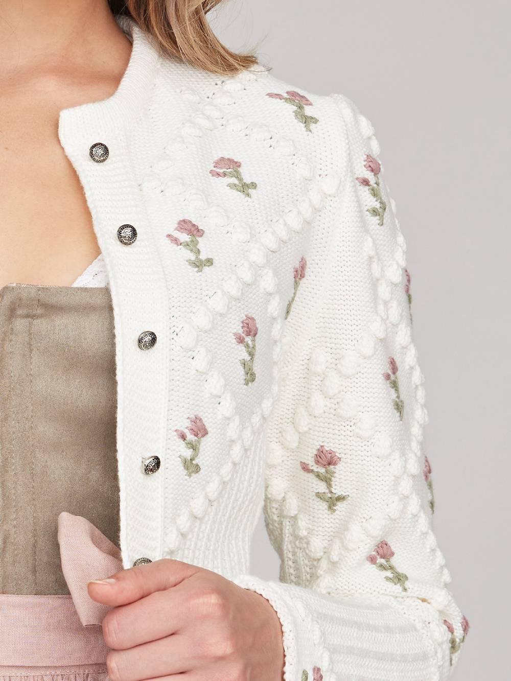 Limberry Cremeweiße Strickjacke mit rosa Blumenstickerei - ROMY Fabrikladen