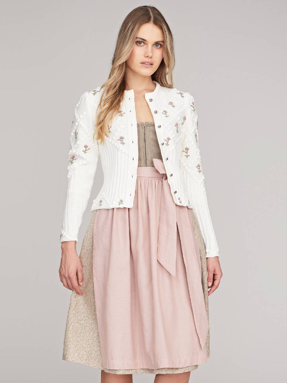 Limberry Cremeweiße Strickjacke mit rosa Blumenstickerei - ROMY Fabrikladen