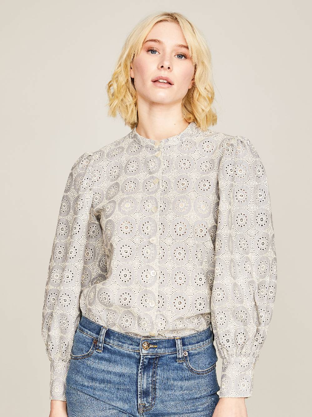 Limberry Hellgraue Bluse mit Stickerei - ADELINE Im Verkauf