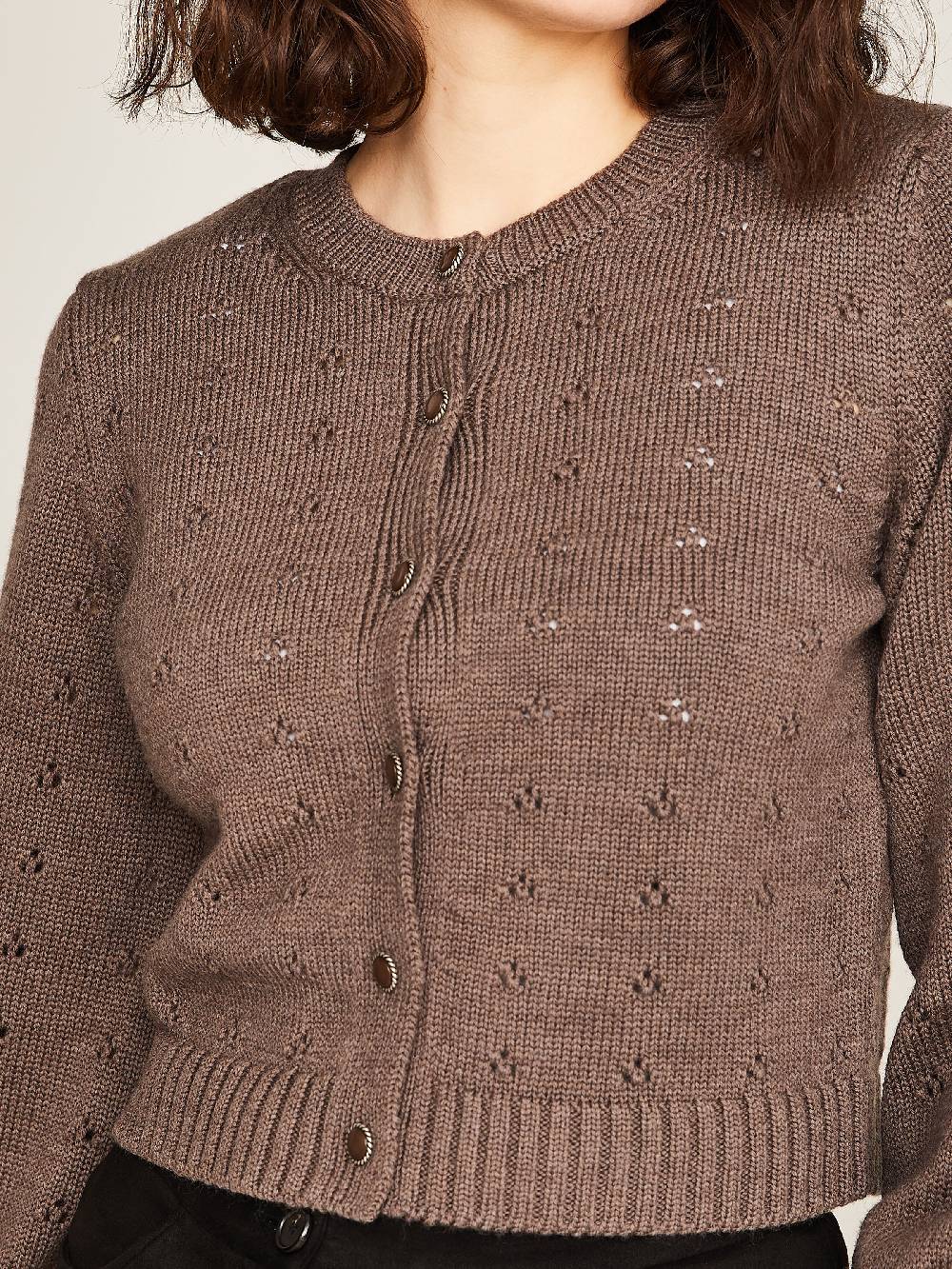 Limberry Braune Strickjacke mit Lochmuster - EMILIA Flash Sale