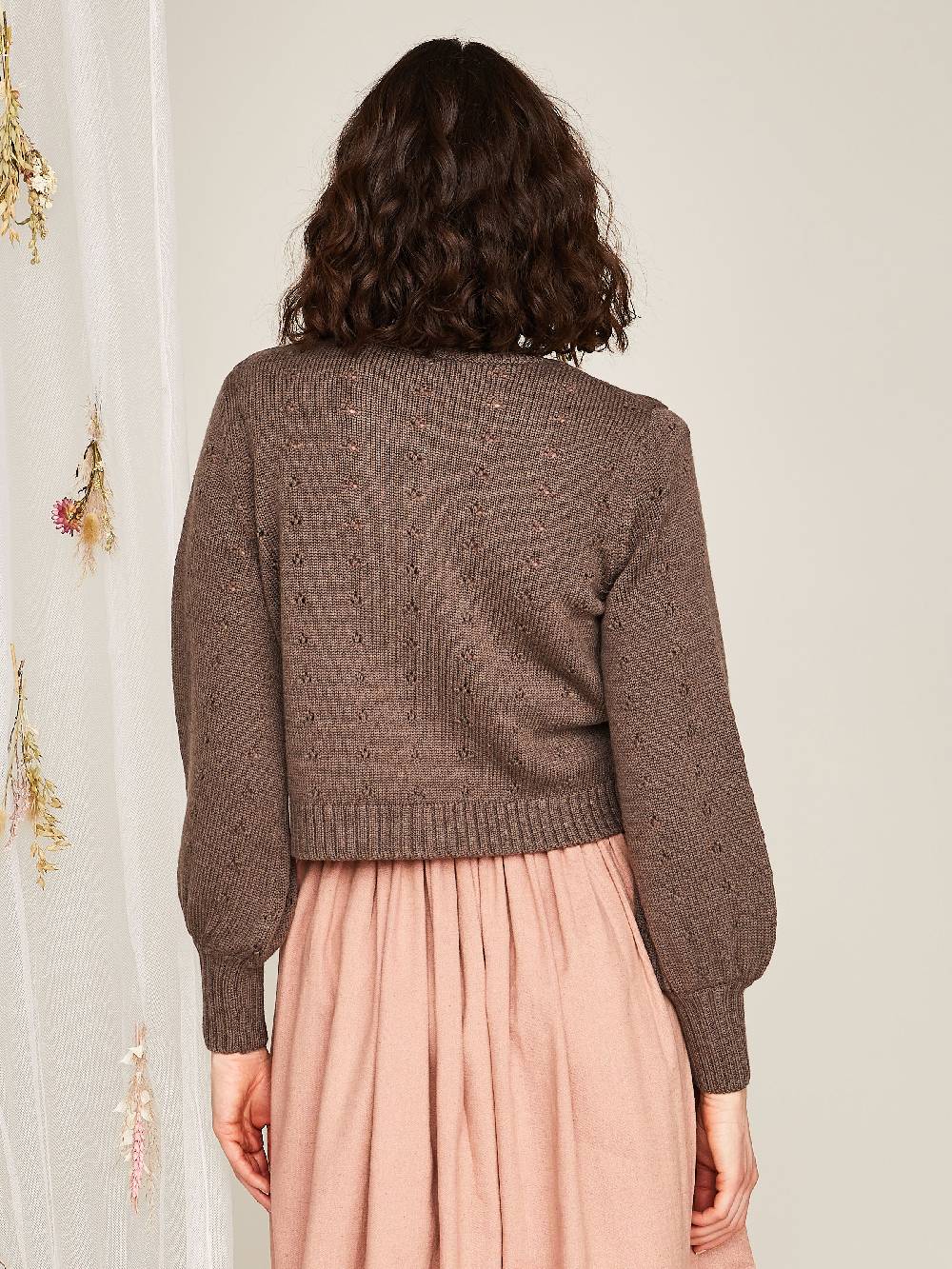 Limberry Braune Strickjacke mit Lochmuster - EMILIA Flash Sale