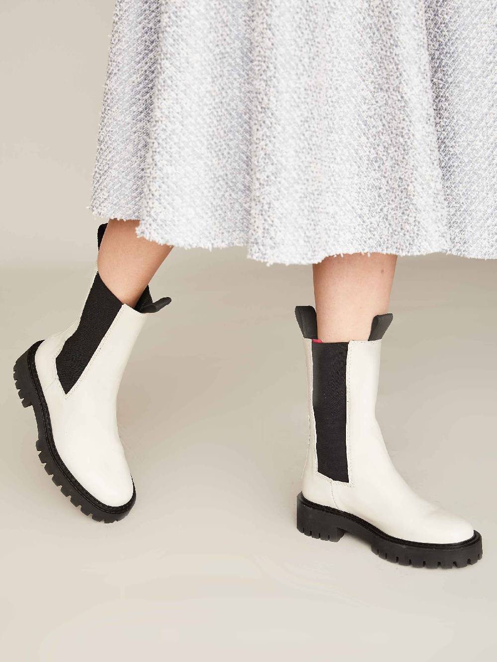 Limberry Schwarz-weißer Chelsea-Boot mit Plateau - ANGIE Begrenzte Freigabe