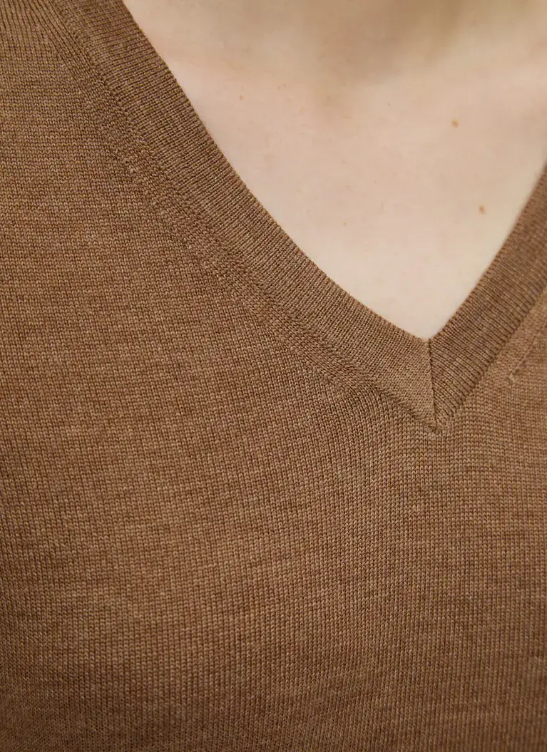 Maerz Muenchen V-Ausschnitt Pullover100% MerinowolleArt. Nr. 300000-107 Kauf eins, bekomm eins gratis