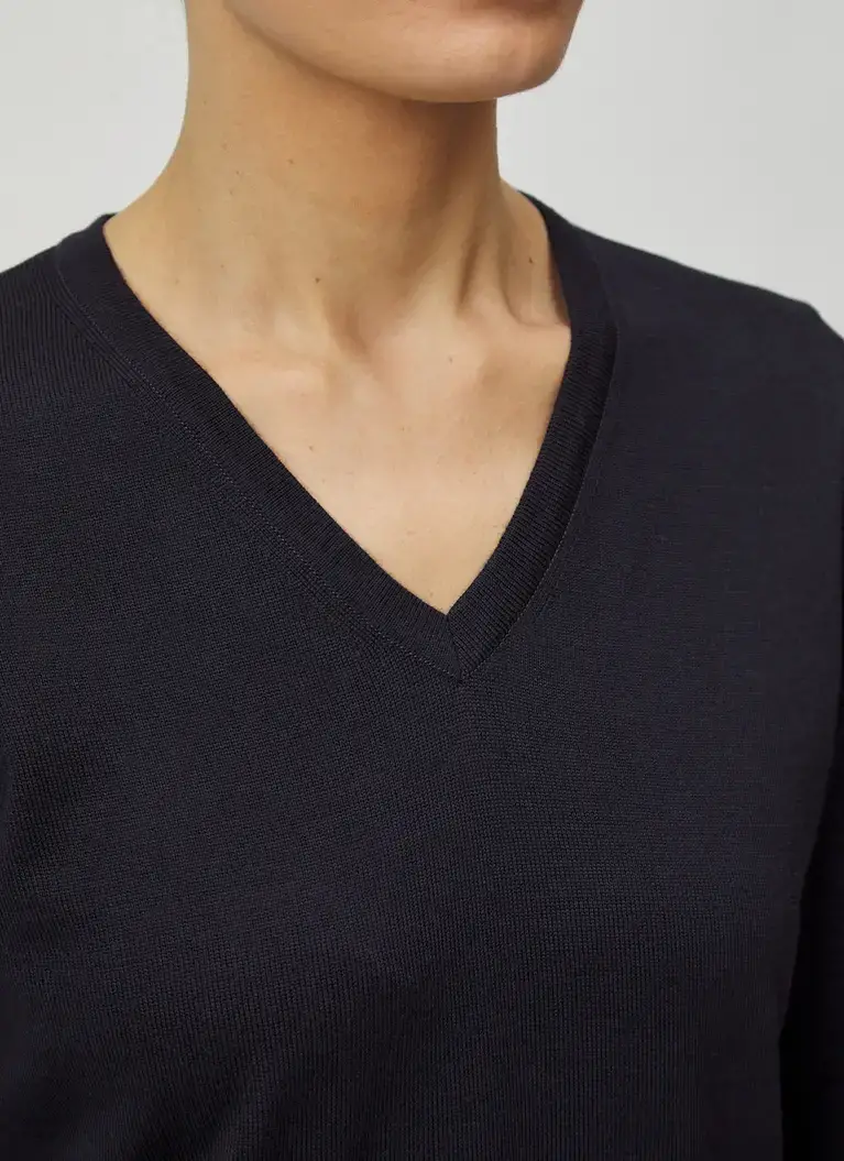 Maerz Muenchen V-Ausschnitt Pullover100% MerinowolleArt. Nr. 300000-399 Sonderangebote