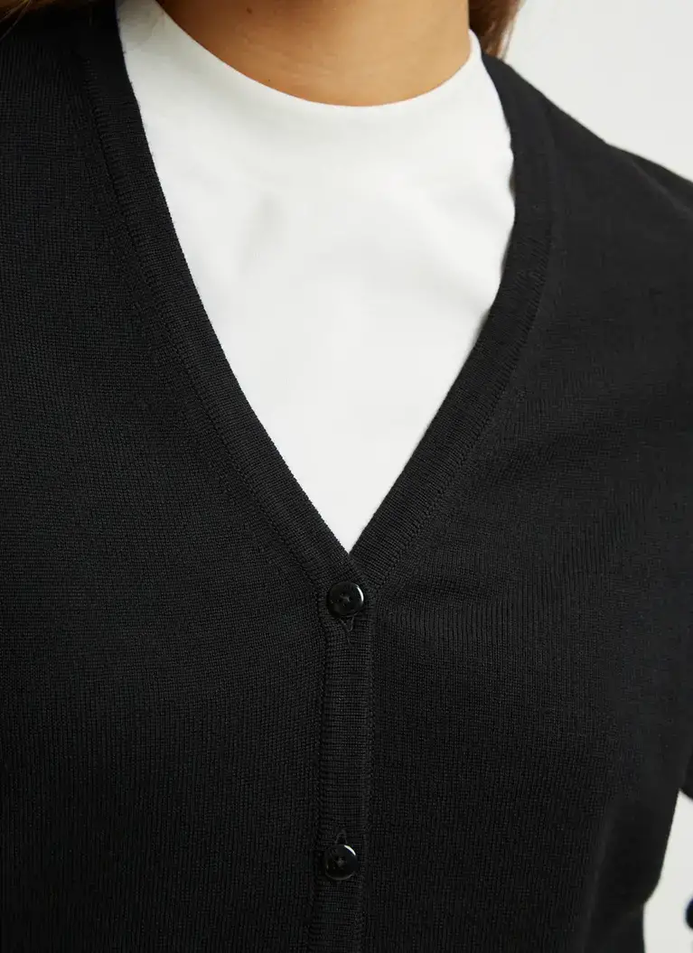 Maerz Muenchen Strickjacke100% MerinowolleArt. Nr. 200900-595 Sonderangebot der Fabrik