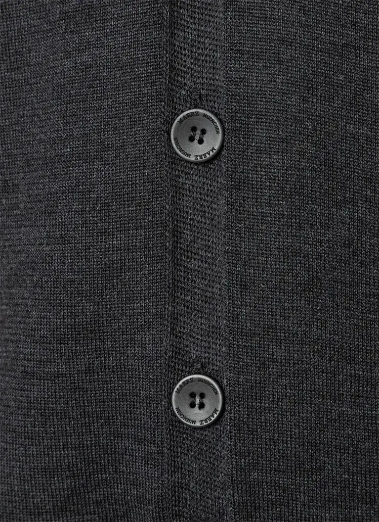 Maerz Muenchen Strickjacke100% MerinowolleArt. Nr. 590800-591 Nur noch ein Tag übrig