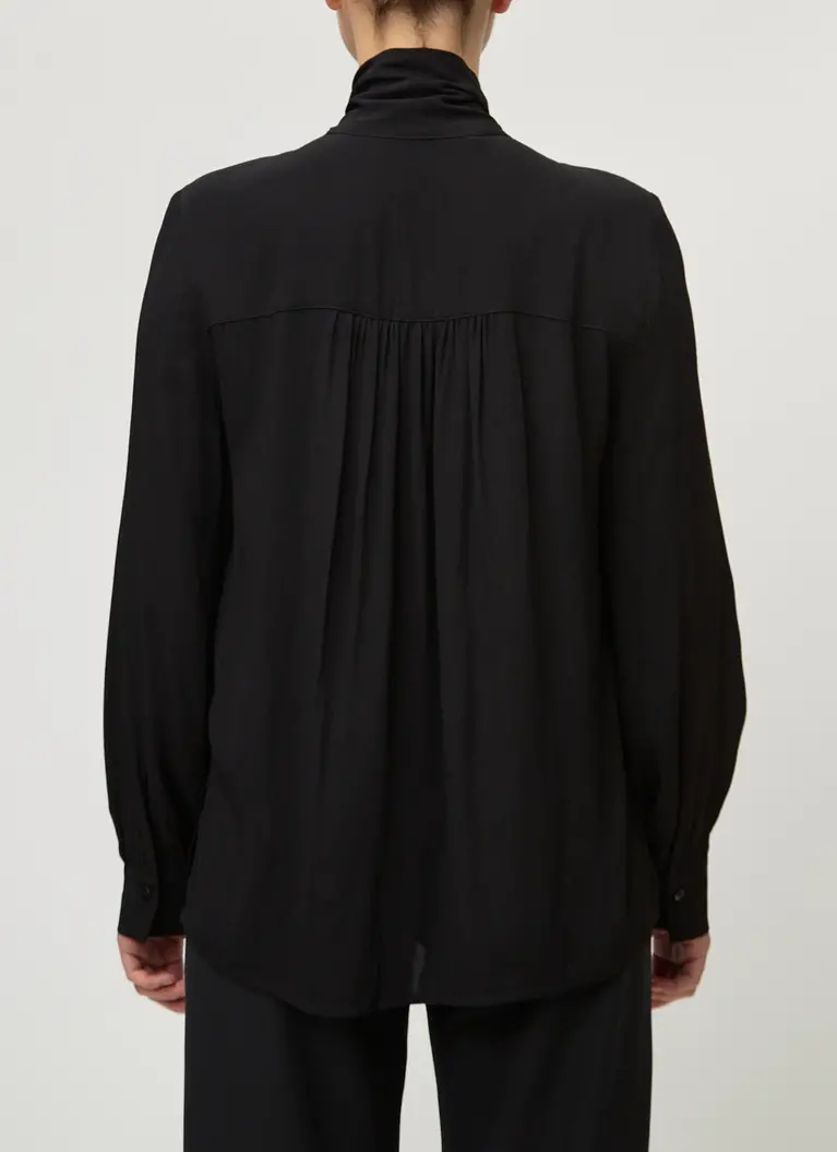 Maerz Muenchen Schluppenbluse100% ViskoseArt. Nr. 119600-595 Valentinstagsangebot