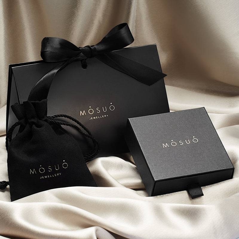 Mosuo Jewellery Diamant Buchstaben Halskette “J” - Vermeil Bis zu 50% Rabatt