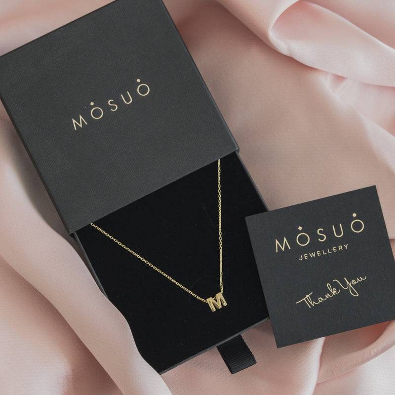 Mosuo Jewellery Diamant Buchstaben Halskette “M” - Vermeil Nur für heute